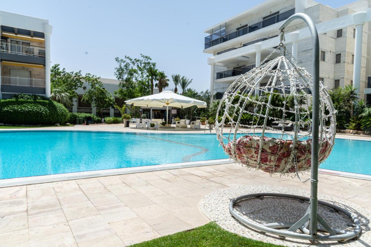 Apartment דירת גן פונה לבריכה - Pool Garden View