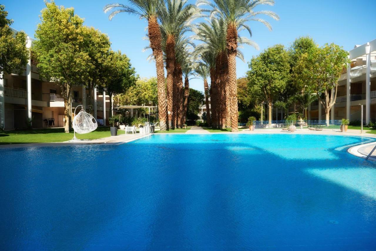דירת גן פונה לבריכה - Pool Garden View Apartment *