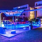 דירת גן פונה לבריכה - Pool Garden View Eilat