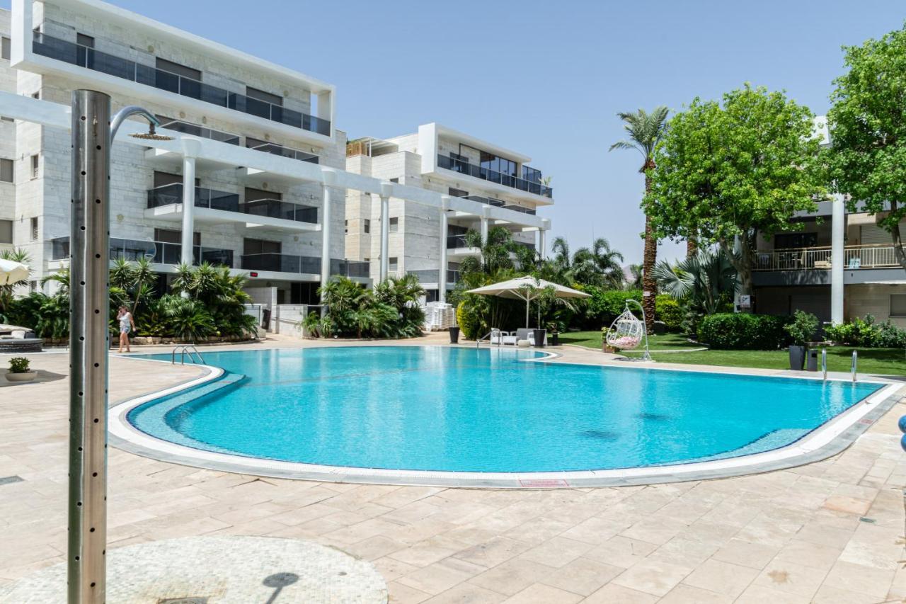 דירת גן פונה לבריכה - Pool Garden View Apartment *