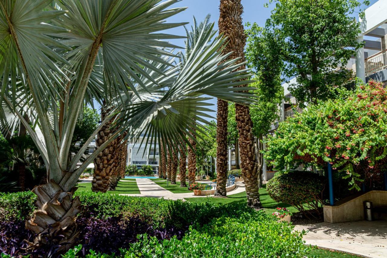 Apartment דירת גן פונה לבריכה - Pool Garden View
