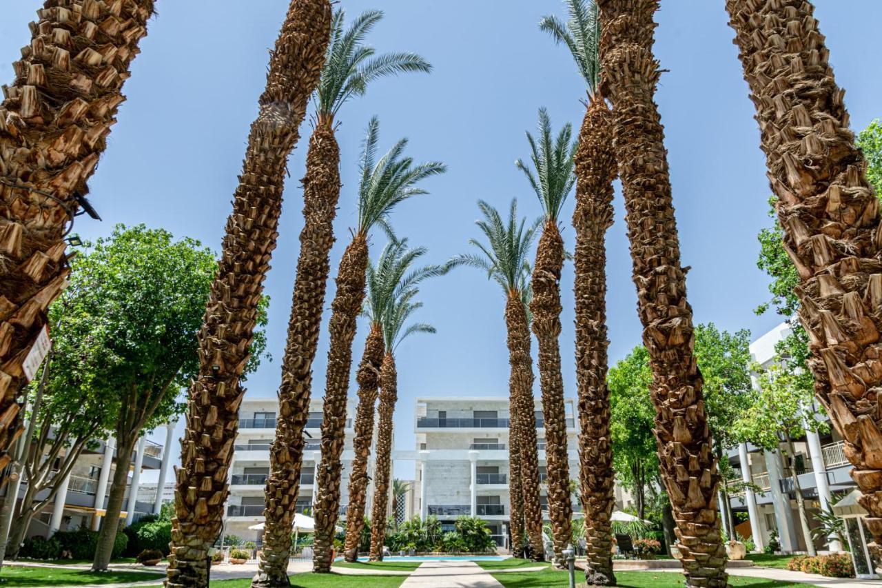 דירת גן פונה לבריכה - Pool Garden View Apartment *