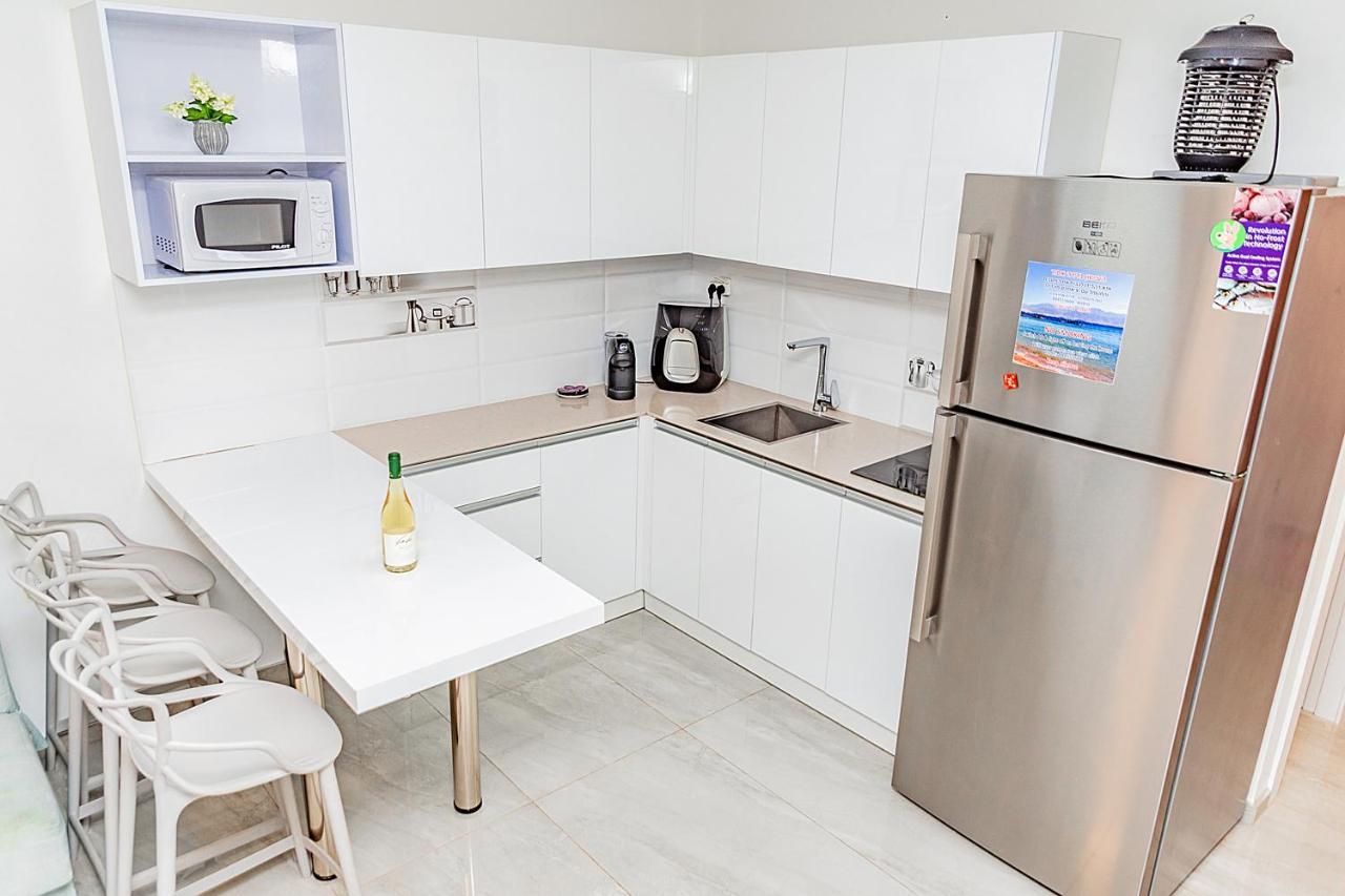 דירת גן פונה לבריכה - Pool Garden View Appartement *