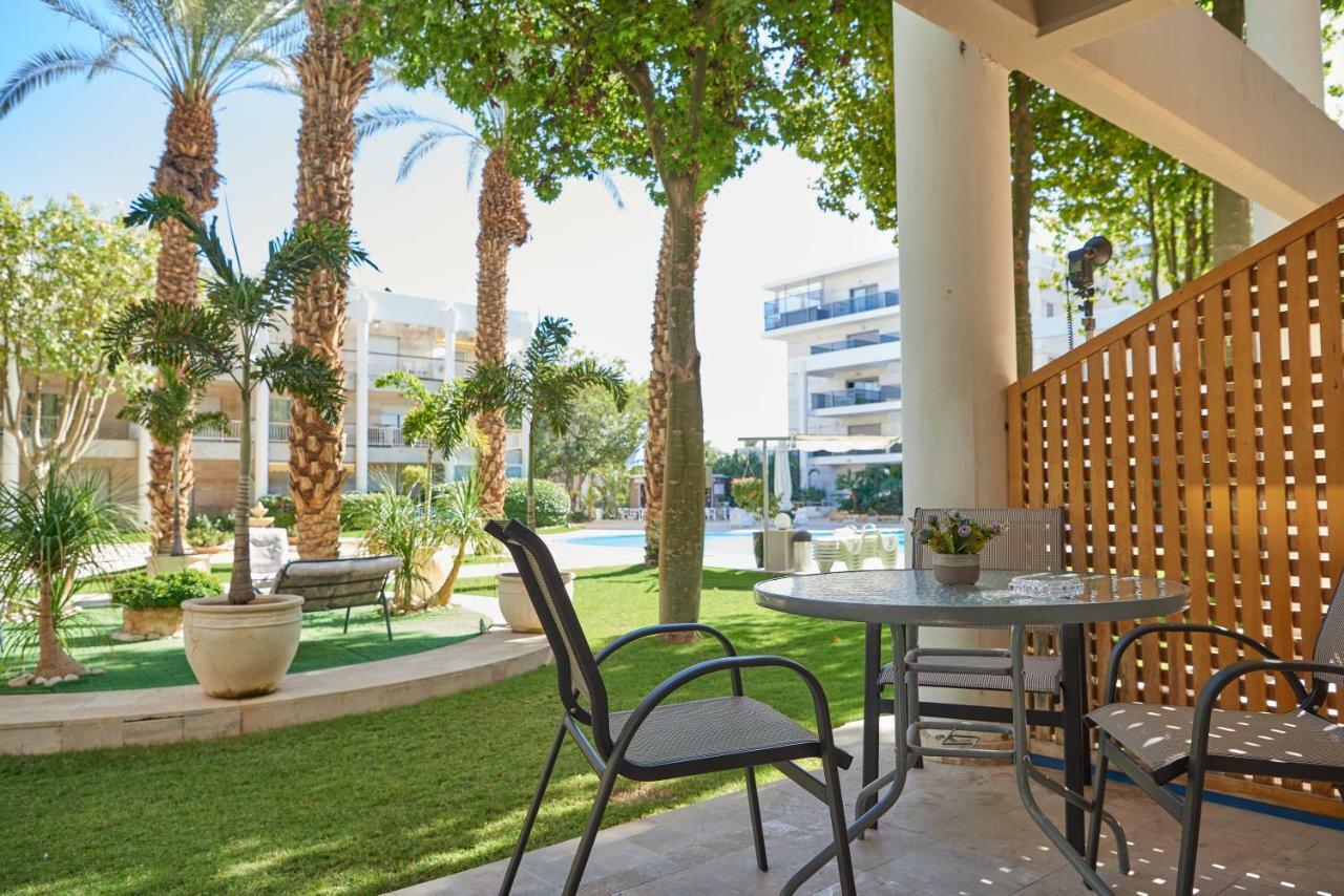 דירת גן פונה לבריכה - Pool Garden View Apartment *