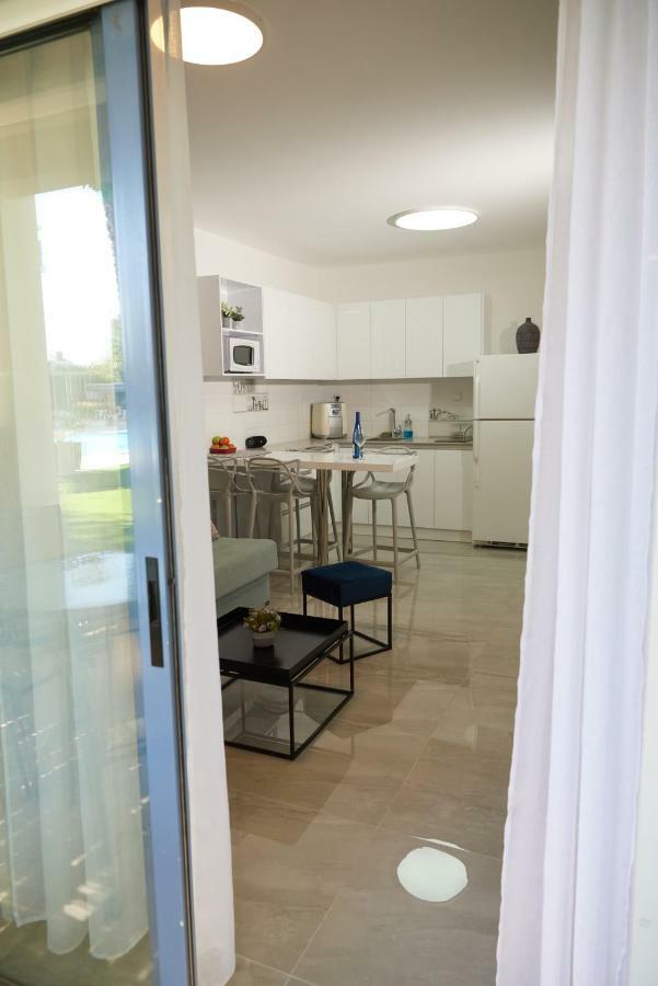 דירת גן פונה לבריכה - Pool Garden View Apartment Eilat