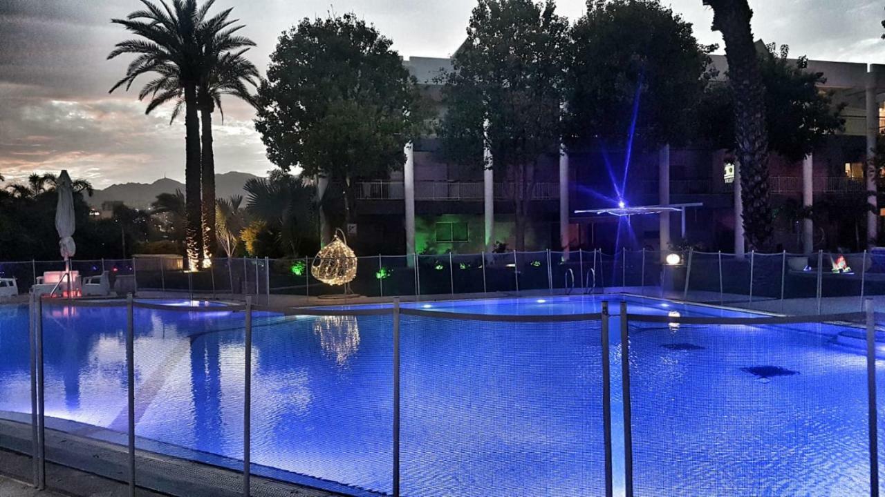 דירת גן פונה לבריכה - Pool Garden View *