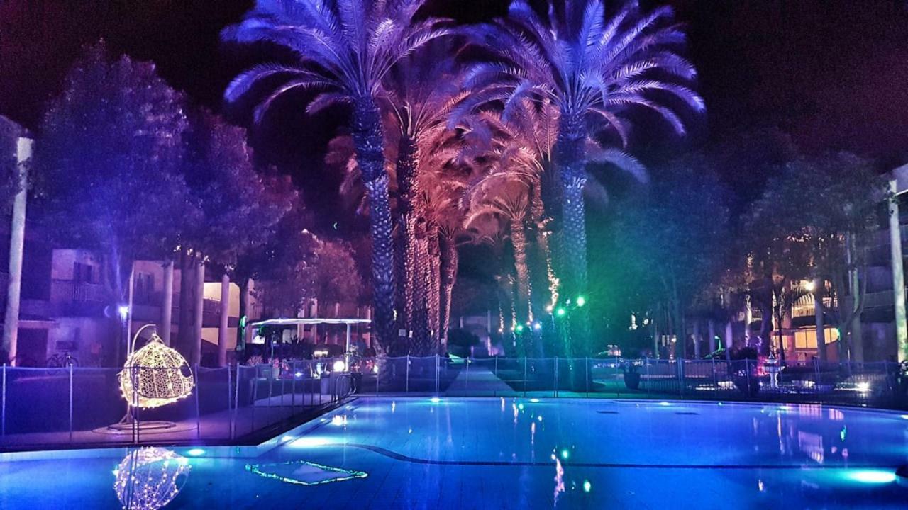דירת גן פונה לבריכה - Pool Garden View